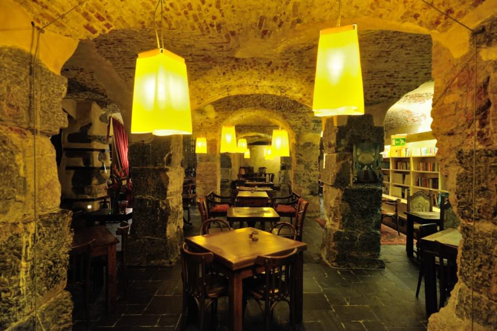 Google Street View - Nouvelle Vague Ristorante Caffè Eno-Libreria, Genova