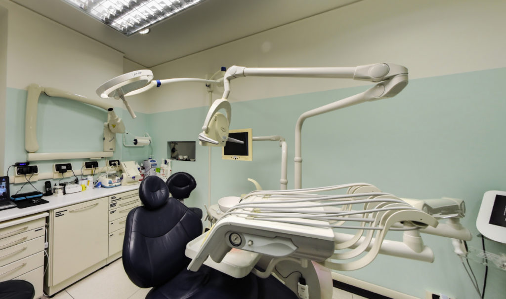 Dott. U. Piccardo , Dentista Implantologia Genova - Street View